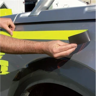 Флуоресцентна відбиваюча магнітна стрічка